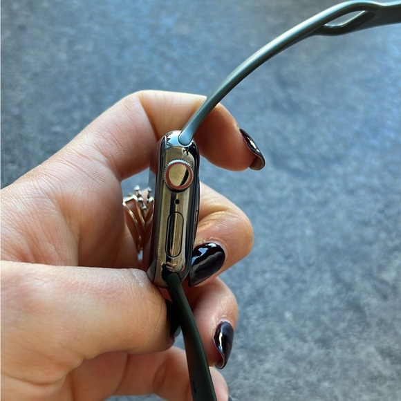 New apple watch series 6 in titanium - Picture 3 of 5